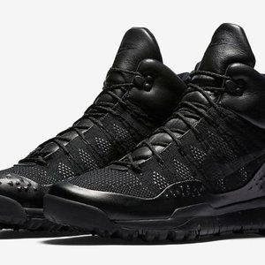 Nike Lupinek Flyknit Style: 862505-002 Color: Black/Black-Black